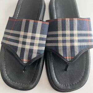 Men’s Burberry toe slides